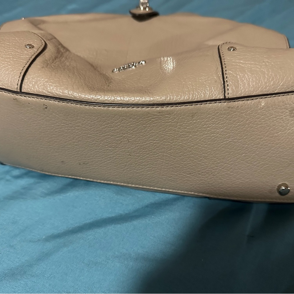 Coach Handbag. - Picture 3 of 4